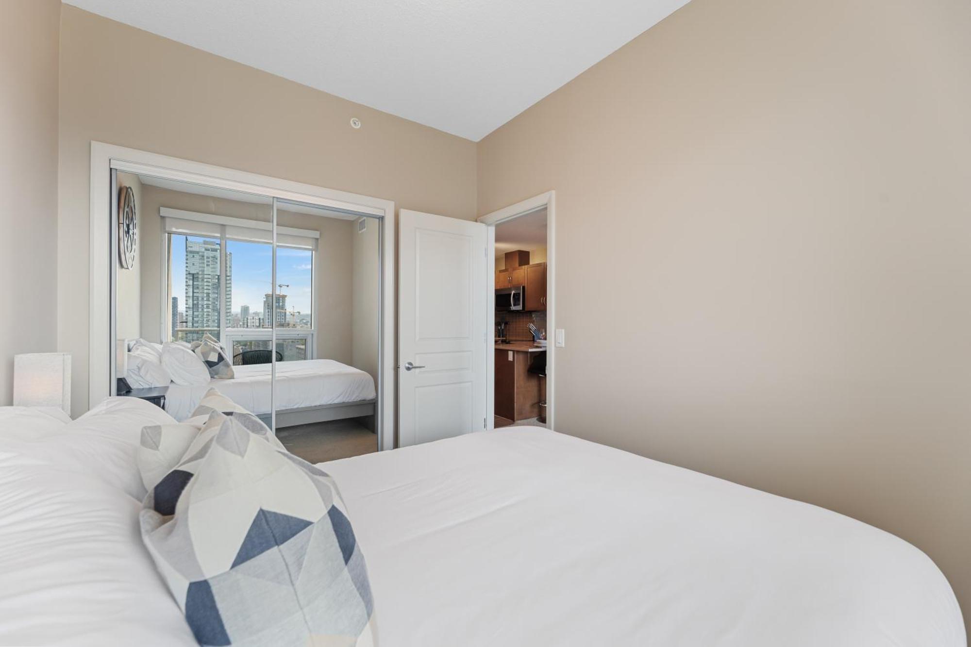 Heart Of Downtown Calgary Spacious Luxury Condo With Stunning Views And Premium Amenities Extérieur photo